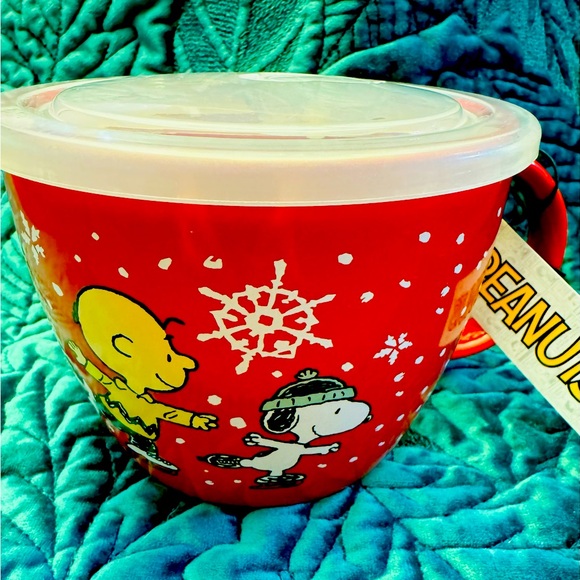 Peanuts Snoopy Soup bowl with lid. - Picture 2 of 2